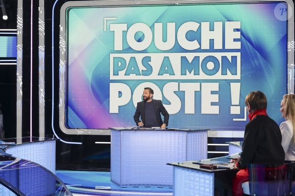 Exclusif - Cyril Hanouna, sur le plateau de l’émission « TPMP » présentée par C.Hanouna et diffusée en direct sur Youtube et sur toutes les box (SFR, FREE, Bouygues, MyCanal etc), Paris, France, le 21 mars 2025. © Jack Tribeca / Bestimage