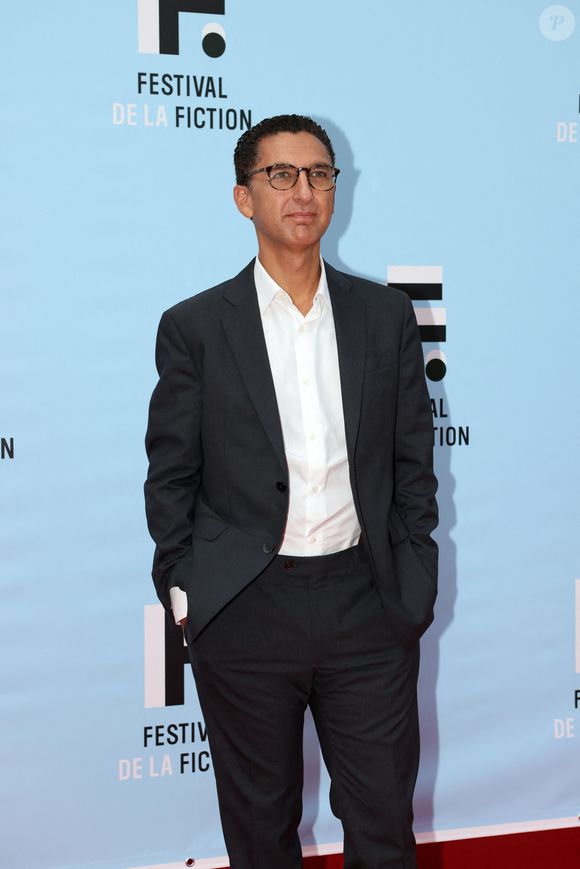 Maxime Saada au photocall avec les intervenants du Grand débat lors du Festival de la Fiction de La Rochelle, le 17 septembre 2021.

Photo : Jean-Marc Lhomer / Bestimage