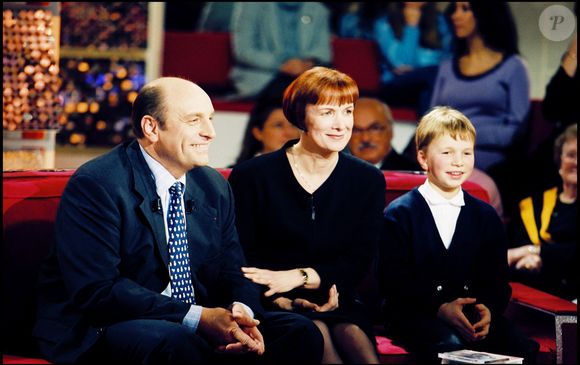 Bernard Loiseau avec sa femme Dominique et leur fils Bastien en 2003 sur le plateau de Vivement dimanche.