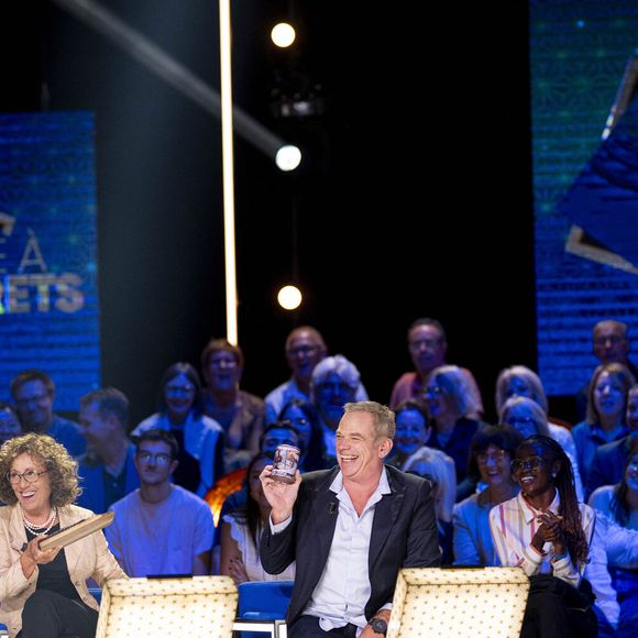 Exclusif - François Berléand, Mireille Dumas et Garou lors de l'enregistrement de l'émission "La Boîte à secrets", présentée par F.Bollaert et diffusée le 26 septembre 2025 sur France 3, dans les studios du Lendit à Saint-Denis, Seine Saint-Denis, France, le 8 septembre 2025. © Pierre Perusseau/Bestimage