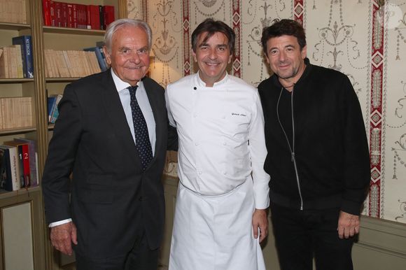 Exclusif - Bernard Magrez, le Chef Yannick Alleno et Patrick Bruel - Le propriétaire B.Magrez fête  les 770 ans du Château Pape Clément au Pavillon Ledoyen à Paris, France, le 23 Novembre 2022. 
© Bertrand Rindoff / Bestimage