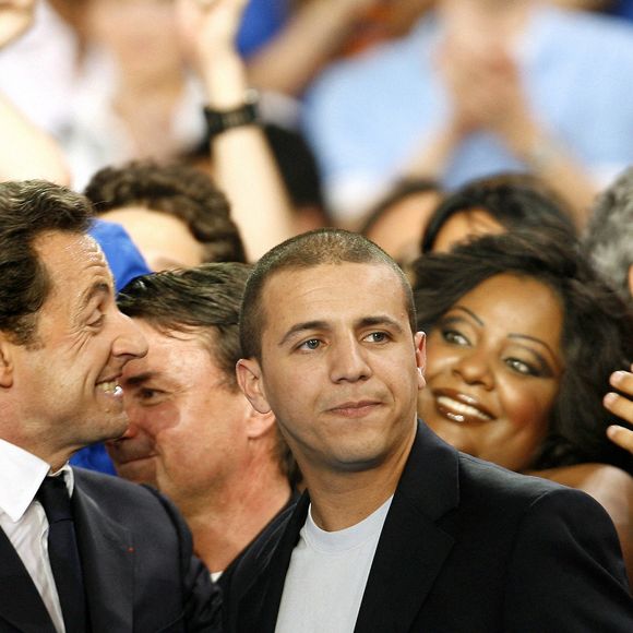 Nicolas Sarkozy, Faudel, Miss Dominique, Richard Virenque sont vus lors du rassemblement de Sarkozy à la salle de concert de Paris Bercy à Paris, France, le 29 avril 2007. Photo par Bisson-Taamallah-Orban/ABACAPRESS.COM"