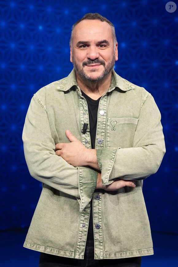 Exclusif - François-Xavier Demaison en backstage de l'enregistrement de l'émission "La Boîte à secrets", présentée par F.Bollaert et diffusée le 9 janvier 2026 sur France 3, dans les studios du Lendit à Saint-Denis, France, le 2 décembre 2025. © Cyril Moreau/Bestimage