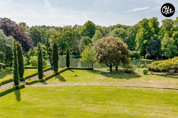 Rupert Grint, la star de « Harry Potter », met en vente son manoir du XVIIIe siècle pour 6 millions de livres sterling. Photo : ABACAPRESS.COM