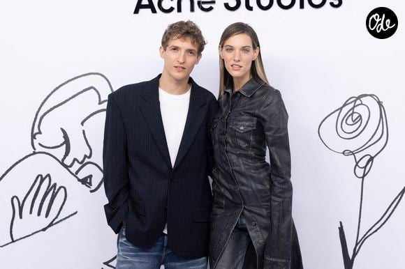 Il y a donc fort à parier que d'autres grilles accompagneront encore Charlotte Cardin et Aliocha Schneider au fil de leurs prochaines escapades.

Aliocha Schneider et sa compagne Charlotte Cardin - Photocall du défilé de mode Femmes Printemps/Été 2025 "Acne Studio" lors de la fashion week de Paris. Le 25 septembre 2024
© Olivier Borde / Bestimage