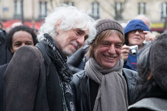 Louis Bertignac, Jean-Louis Aubert, Kuelan Nguyen à la sortie de l'hommage à Jacques Higelin au Cirque d'Hiver à Paris le 12 avril 2018. ©Bestimage