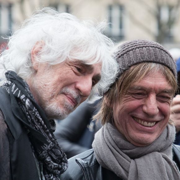Louis Bertignac, Jean-Louis Aubert, Kuelan Nguyen à la sortie de l'hommage à Jacques Higelin au Cirque d'Hiver à Paris le 12 avril 2018. ©Bestimage