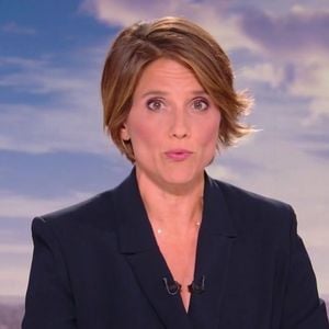 Mélanie Taravant assure son remplacement le temps de cette pause.
Capture d'écran du journal de 20 Heures sur France 2