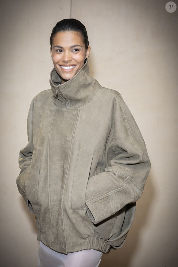 "J'essaie de ne pas trop boire d'alcool et je me lave le visage uniquement avec de l'eau." 

Tina Kunakey - Photocall du défilé Jacquemus au 51 rue Raynouard lors de la Fashion Week Masculine prêt-à-porter Automne/Hiver 2025-2026 à Paris, le 26 janvier 2025. 
© Olivier Borde / Bestimage