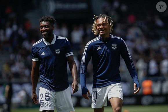 Echauffement de l'equipe des Girondins de Bordeaux - Enock Kwateng (Girondins de Bordeaux) et Sekou Mara (Girondins de Bordeaux) - Match de football Ligue 1 Uber Eats Angers Vs Bordeaux à Angers le 8 mai 2022
© Aurelien Morissard / Panoramic / Bestimage