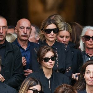 La comédienne a notamment confié que cette cérémonie l’avait "profondément bouleversée" et qu’elle resterait longtemps "gravée" dans son cœur.

Clotilde Courau et sa fille Vittoria de Savoie, Péri Cochin, Bianca Brandolini Dadda à la sortie des obsèques de Mathilde Favier en l'église Saint-Sulpice à Paris le 31 août 2026.

© Dominique Jacovides-Cyril Moreau/Bestimage