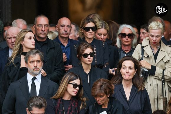 La comédienne a notamment confié que cette cérémonie l’avait "profondément bouleversée" et qu’elle resterait longtemps "gravée" dans son cœur.

Clotilde Courau et sa fille Vittoria de Savoie, Péri Cochin, Bianca Brandolini Dadda à la sortie des obsèques de Mathilde Favier en l'église Saint-Sulpice à Paris le 31 août 2026.

© Dominique Jacovides-Cyril Moreau/Bestimage