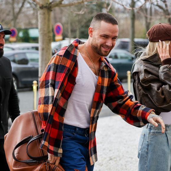 Exclusif - Liam Payne et sa compagne Kate Cassidy arrivent à l'hôtel La Réserve lors de la mode femme automne / hiver 2024-2025 lors de la Fashion Week de Paris (PFW), à Paris, France, le 1er mars 2024. AGENCE / BESTIMAGE