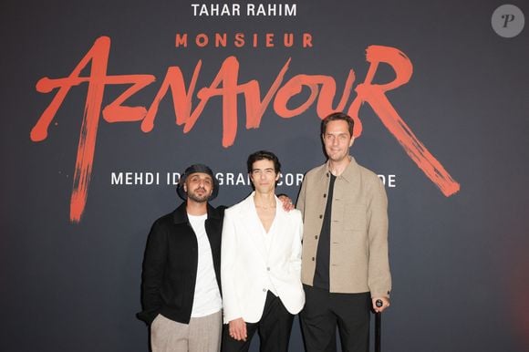 Mehdi Idir (réalisateur), Tahar Rahim et Grand Corps Malade ( GCM, Fabien Marsaud) lors de l'avant-première du film "Monsieur Aznavour"  au cinéma Le Grand Rex à Paris le 22 octobre 2024.

© Coadic Guirec / Bestimage