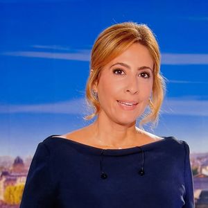 Dans les colonnes du "Parisien", la journaliste a souhaité rétablir la vérité au sujet de son salaire.

Captures d'écran de Léa Salamé qui présente son premier journal de 20 heures sur France 2.

Photo : Alain Guizard / Bestimage