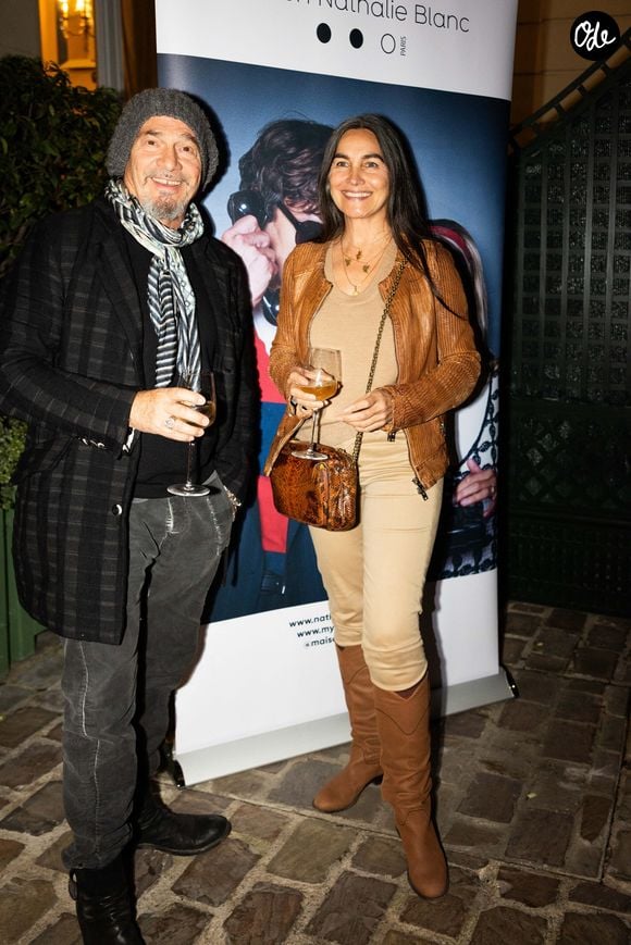 Elle a finalement été séduite par les lieux, notamment par leur histoire et leurs "bonnes vibrations".

Florent Pagny et sa femme Azucena Caamaño - Défilé Nathalie Blanc x Livy studio à l'hôtel Le Marois à Paris, le 26 septembre 2025.
© Anne-Sophie Guebey / Julien Sarkissian / Bestimage