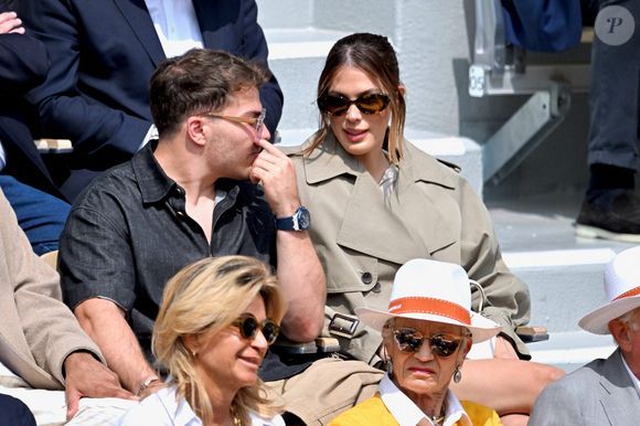 Antoine Dupont et Iris Mittenaere sont vus dans les gradins de Roland Garros le 08 juin 2025 à Paris, France. ©ABACAPRESS.COM