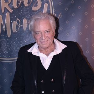 Exclusif - Laurent Boyer - Dîner de gala de l'association "Les rois du monde" à la salle Wagram à Paris le 13 mars 2023.
Lundi 13 mars 2023, à la Salle Wagram – Chateauform (Paris 17ème), s’est tenu le Gala annuel de l’Association Les Rois du Monde, au profit des enfants orphelins, hospitalisés et défavorisés. 
« Qui à le droit, qui à le droit, qui à le droit d’faire ça à un enfant »... Il va sans dire que ces mots ont rencontré un écho singulier hier soir, lorsque P.Bruel a entonné le refrain de son titre éponyme devant un public de plus de 400 personnes, tout acquis à la cause des Rois du Monde. 
Animée par la présentatrice TV H.Mannarino, Maîtresse de Cérémonie, cette soirée d’exception a vu de nombreuses personnalités se succéder sur scène : l’animateur C.Hanouna, l’humoriste T.Saint Laurent, les chanteurs S.Luna, Ridsa, Symon et Yannick, ou encore l’artiste-sculpteur R.Orlinski, Vice-Président de l’Association. 
Rythmé par un cocktail, un plateau d’artistes, un dîner et une vente aux enchères, cet événement a réuni célébrités et anonymes autour d’un Gala inédit, au sein de la somptueuse Salle Wagram – Chateauform. 
« Je souhaite remercier l’ensemble des parties prenantes qui nous ont permis de vivre ces instants magiques : les artistes, les bénévoles, et surtout nos donateurs sans qui rien ne serait possible... Car derrière tous les moments de joie vécus ce soir, se jouent le présent et l’avenir des milliers d’enfants que nous soutenons » a souligné Stéphanie Robert, Présidente des Rois du Monde. 
Fondée en 2012, les Rois du Monde (ou LRDM) est une Association à but non lucratif (loi 1901), reconnue d’intérêt général. Elle œuvre en France comme à l’étranger pour les enfants orphelins, hospitalisés et défavorisés. Elle les soutient de manière financière, matérielle, éducative, sportive et culturelle. L’engagement de ses 180 bénévoles, conjugué à la générosité de ses donateurs, lui permet aujourd’hui d’être présent dans 7 pays (France, Maroc, Israël, États-Unis, Nigéria, Côte d’Ivoire, RDC).  
© Rachid Bellak / Bestimage