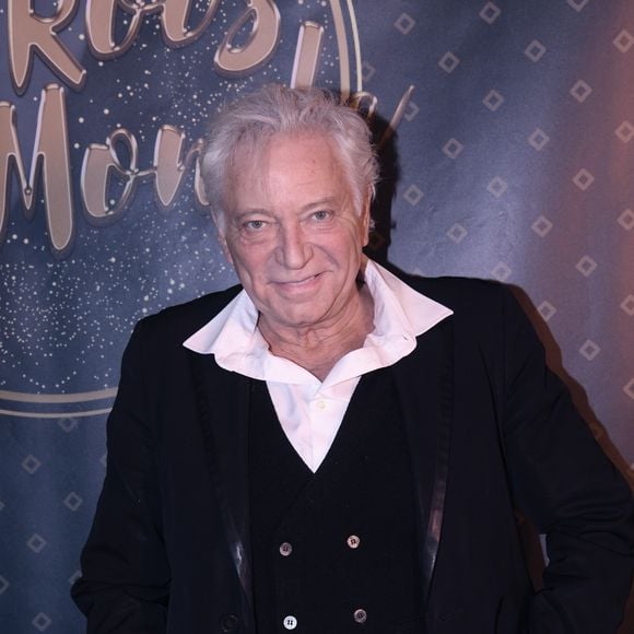 Exclusif - Laurent Boyer - Dîner de gala de l'association "Les rois du monde" à la salle Wagram à Paris le 13 mars 2023.
Lundi 13 mars 2023, à la Salle Wagram – Chateauform (Paris 17ème), s’est tenu le Gala annuel de l’Association Les Rois du Monde, au profit des enfants orphelins, hospitalisés et défavorisés. 
« Qui à le droit, qui à le droit, qui à le droit d’faire ça à un enfant »... Il va sans dire que ces mots ont rencontré un écho singulier hier soir, lorsque P.Bruel a entonné le refrain de son titre éponyme devant un public de plus de 400 personnes, tout acquis à la cause des Rois du Monde. 
Animée par la présentatrice TV H.Mannarino, Maîtresse de Cérémonie, cette soirée d’exception a vu de nombreuses personnalités se succéder sur scène : l’animateur C.Hanouna, l’humoriste T.Saint Laurent, les chanteurs S.Luna, Ridsa, Symon et Yannick, ou encore l’artiste-sculpteur R.Orlinski, Vice-Président de l’Association. 
Rythmé par un cocktail, un plateau d’artistes, un dîner et une vente aux enchères, cet événement a réuni célébrités et anonymes autour d’un Gala inédit, au sein de la somptueuse Salle Wagram – Chateauform. 
« Je souhaite remercier l’ensemble des parties prenantes qui nous ont permis de vivre ces instants magiques : les artistes, les bénévoles, et surtout nos donateurs sans qui rien ne serait possible... Car derrière tous les moments de joie vécus ce soir, se jouent le présent et l’avenir des milliers d’enfants que nous soutenons » a souligné Stéphanie Robert, Présidente des Rois du Monde. 
Fondée en 2012, les Rois du Monde (ou LRDM) est une Association à but non lucratif (loi 1901), reconnue d’intérêt général. Elle œuvre en France comme à l’étranger pour les enfants orphelins, hospitalisés et défavorisés. Elle les soutient de manière financière, matérielle, éducative, sportive et culturelle. L’engagement de ses 180 bénévoles, conjugué à la générosité de ses donateurs, lui permet aujourd’hui d’être présent dans 7 pays (France, Maroc, Israël, États-Unis, Nigéria, Côte d’Ivoire, RDC).  
© Rachid Bellak / Bestimage