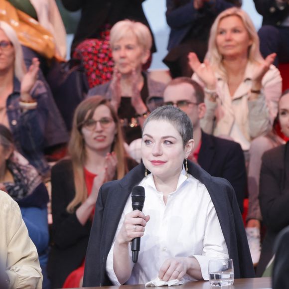Exclusif -  Claude Lelouch, Emilie Dequenne sur le plateau de l'émisson "C à vous" lors du 77ème Festival International du Film de Cannes le 15 mai 2024