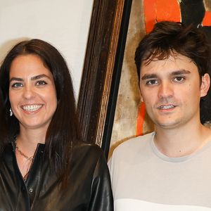 Il accuse sa sœur Anouchka d’avoir profité de la vulnérabilité de leur père et souhaite la tenir à l’écart de la succession.

Anouchka Delon et Alain-Fabien Delon au cocktail à l'issue de la conférence de presse pour la vente de la collection Alain Delon chez Bonhams Cornette de Saint Cyr à Paris. © Coadic Guirec/Bestimage