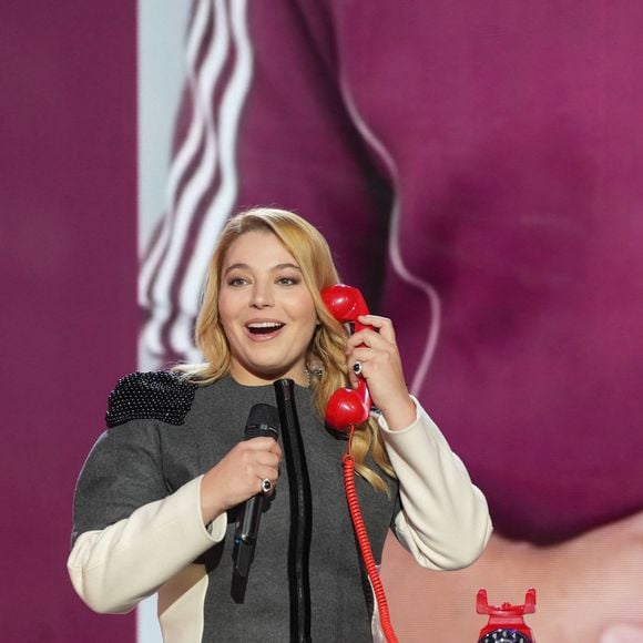 Santa (marraine de l'édition 2025) lors de la deuxième soirée de la 39ème édition du Téléthon sur France 2 aux Studios du Lendit à Saint-Denis, France, le 6 décembre 2025. Les trente heures du Téléthon 2025 s'achèvent sur un compteur de 83,5 millions d'euros. © Anne-Sophie Guebey/Bestimage