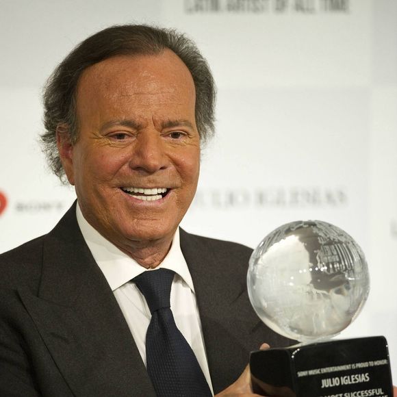 Julio Iglesias a été déclaré le plus grand artiste latino de tous les temps lors d'une cérémonie à Londres. Le 12 mai 2014 (EXPRESS SYNDICATION / BESTIMAGE).