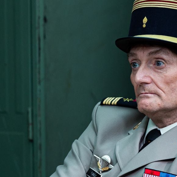 Exclusif - Pierre Palmade - Jour 2 - Enregistrement de l'émission "La Fine Equipe : Le retour !" à Paris, diffusée le 14 janvier sur France 2. Le 4 novembre 2022
© Cyril Moreau-Tiziano Da Silva / Bestimage

SAMEDI 14 JANVIER 2023 A 21H10

LA FINE ÉQUIPE
LE RETOUR !

Productions
Carson Prod
13-34 Productions  
 Franck Saurat


Ecrit par
Pierre Palmade 

Réalisation
Julien Bloch

Après le lancement réussi du premier numéro en juin dernier, La Fine Équipe, la nouvelle création de France télévisions, revient sur France 2 pour débuter l’année sous le signe de l’humour, de la comédie et de la musique !

Orchestré par Pierre Palmade, ce divertissement original crée une nouvelle fois l’événement en réunissant une nouvelle équipe constituée de plusieurs générations d’artistes autour de sketchs inédits et de tableaux musicaux étonnants, conçus spécialement pour l’occasion !

Aux côtés de Pierre Palmade, une quarantaine d’artistes d’exception ont accepté de jouer le jeu parmi lesquels : Laurent Gerra, Michèle Bernier, Arnaud Ducret, Isabelle Nanty, Mimie Mathy, Claudio Capéo, Paul Mirabel, Isabelle Boulay, Élie Semoun, Tristan Lopin, Jenifer, Michel Fau, Claire Nadeau, Tom Villa, Sylvie Testud, Baptiste Lecaplain, Amir, Alex Lutz, Chantal Ladesou, Hélène Ségara, Olivier Sitruk, Robert Charlebois, Arielle Dombasle, Olivier De Benoist, Garou, Régis Laspalès, Patrick Fiori et beaucoup d’autres.

Dans des décors créés sur mesure, tous ces artistes formeront des duos ou des trios inédits pour interpréter des sketchs hilarants : des parodies de série TV (« Les Drôles de Dames », « Columbo », « Starsky et Hutch »), des sketchs autour de personnages célèbres (Marilyn Monroe et John Kennedy, Adam et Ève, Marie et Jésus), des nouvelles versions de sketchs mythiques (« Le colonel » de Pierre Palmade, « Le bottin » de Sylvie Joly) et beaucoup d’autres surprises…

Côté musique, des artistes de variétés seront projetés dans des tableaux musicaux spectaculaires à la rencontre des plus grandes figures de la chanson française…

La Fine Équipe, c’est le défi fou que s’est lancé Pierre Palmade avec ce casting prestigieux. Rire, générosité, bonne humeur et complicité, seront plus que jamais les maitres mots de cette soirée inédite.