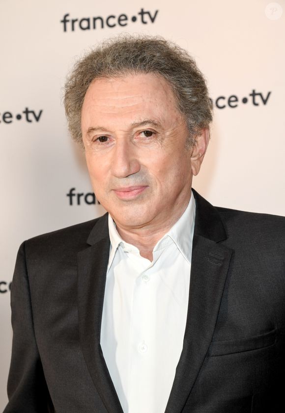 Michel Drucker au photocall de la conférence de presse de France 2 au théâtre Marigny à Paris le 18 juin 2019

© Coadic Guirec / Bestimage