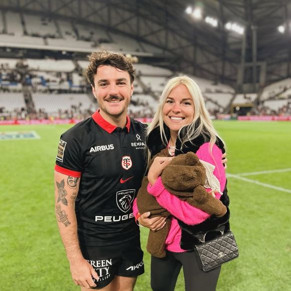 C’est dans les couloirs du stade, après un match contre Toulon, que les deux jeunes gens sont présentés par une connaissance commune...

Instagram @sophietapie