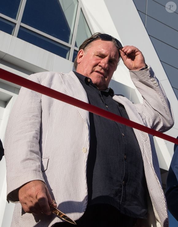 Gérard Depardieu inaugure un centre cinématographique à son nom en Russie. Un centre culturel dans la ville russe de Saransk où l’acteur français est enregistré en tant que résident porte désormais son nom. La star du cinéma français l’a inauguré personnellement. L’acteur français qui est citoyen russe depuis plus de trois ans a salué des habitants de Saransk qui sont venus à la cérémonie d’inauguration en russe. Il a aussi promis de voter aux élections législatives qui se tiendront le 18 septembre. Le 28 août 2016
ITAR TASS / BESTIMAGE