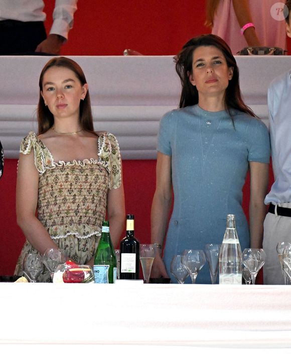 La princesse Caroline de Hanovre, sa fille Charlotte Casiraghi, son fils, né de son union avec Gad Elmaleh, Raphael, la princesse Alexandra de Hanovre, son fiancé Ben-Sylvester Strautmann, Melanie de Massy et Diane Fissore, la présidente du jumping et de la Fédération monégasque d’équitation, ont assisté à la 2eme journée du Jumping International de Monte-Carlo, le 4 juillet 2024. © Bruno Bebert/Bestimage