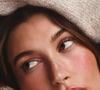 Pour éviter les catastrophes cutanées, la régularité des lessives (serviettes mais aussi taies d'oreiller) est tout d'abord un impératif aussi crucial que votre sérum préféré.

Capture d'écran de Hailey Bieber.