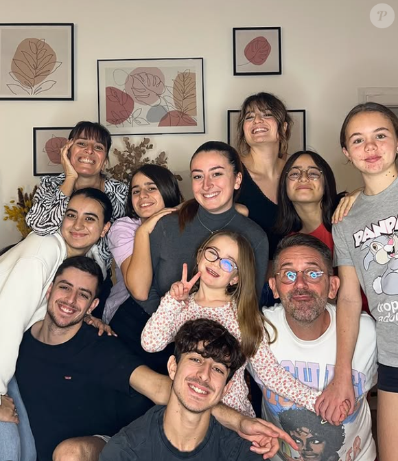 C'est ainsi qu'elle s'affiche désormais amincie, la silhouette plus dessinée.

Diana et Gérôme Blois, révélés dans "Familles nombreuses, la vie en XXL" et parents de neuf enfants.