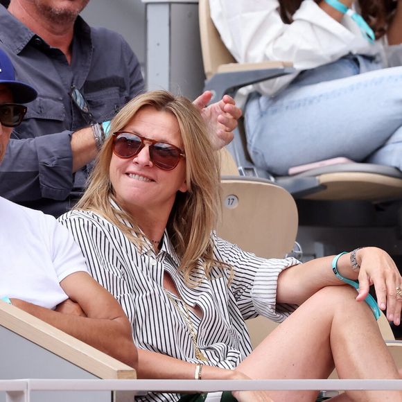 Sarah Poniatowski (Lavoine) avec son compagnon Roschdy Zem et son fils Roman dans les tribunes lors des Internationaux de France de Tennis de Roland Garros 2025. Paris, le 1er Juin 2025. © Dominique Jacovides/Bestimage