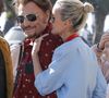 A son grand dam, il ne reste plus rien de leur coffre-fort dans lequel étaient rangés des bijoux de son défunt mari Johny Hallyday, mais aussi son ancien téléphone... Tous "calcinés".
Johnny Hallyday avec sa femme Laeticia, leurs filles Jade et Joy, Marie Poniatowski avec son mari Pierre Rambaldi et leur fille Tess, à Santa Monica, le 1er avril 2017. (Agence / Bestimage).