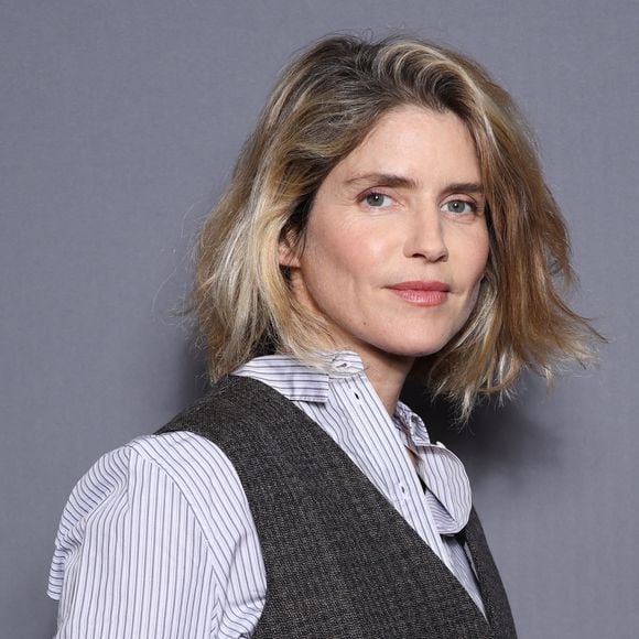 Exclusif - Alice Taglioni (présidente du jury du long métrage) lors de la séance photo du jury à l'occasion de la 33e édition du Festival international du film fantastique de Gérardmer, le 28 janvier 2026. © Denis Guignebourg/Bestimage