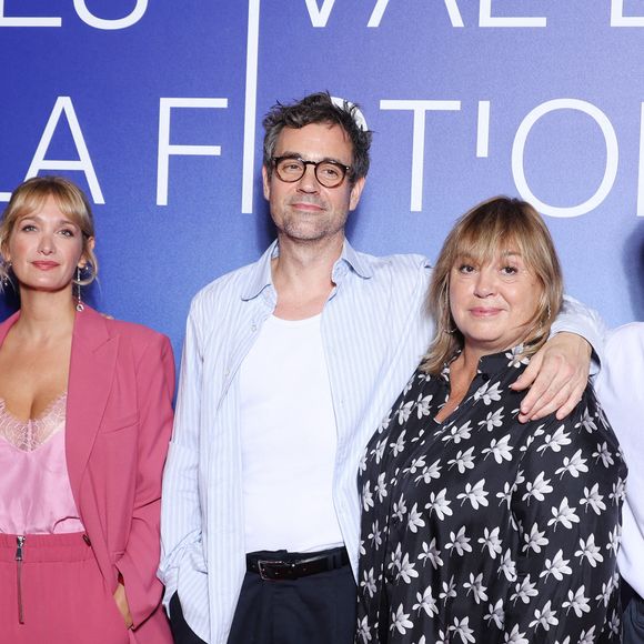 Julia Faure, Caroline Anglade, Xavier Robic, Michéle Bernier and Foëd Amara au photocall de la projection de "Parfum du Bonheur" lors du 27ème Festival de la Fiction de la Rochelle, lFrance, le 19 septembre 2025. © Denis Guignebourg/Bestimage