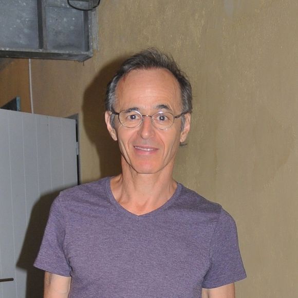 À 74 ans, Jean-Jacques Goldman reste une personnalité très populaire auprès du public français, malgré son retrait de la scène depuis 2004.

Jean-Jacques Goldman - Vente aux enchères à l'occasion du 20ème anniversaire du spectacle "Les Vendanges du Coeur" à Ouveillan, près de Narbonne (Aude) au profit des "Restos du Coeur"

ROBERT FAGES / BESTIMAGE