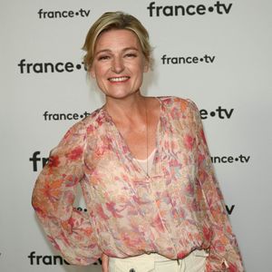 Anne-Élisabeth Lemoine au photocall pour la conférence de presse de rentrée de France TV à la Grande Halle de la Villette à Paris, France, le 6 juillet 2022. © Coadic Guirec/Bestimage