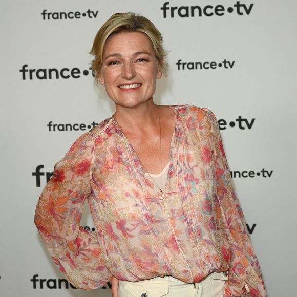 Anne-Élisabeth Lemoine au photocall pour la conférence de presse de rentrée de France TV à la Grande Halle de la Villette à Paris, France, le 6 juillet 2022. © Coadic Guirec/Bestimage