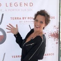 Anne Le Nen présente son nouveau business à Roland-Garros, sa femme Muriel Robin venue l'épauler avec Marion Bartoli et Carole Bouquet