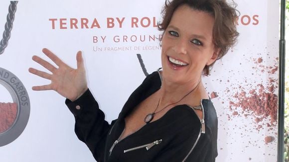 Anne Le Nen présente son nouveau business à Roland-Garros, sa femme Muriel Robin venue l'épauler avec Marion Bartoli et Carole Bouquet