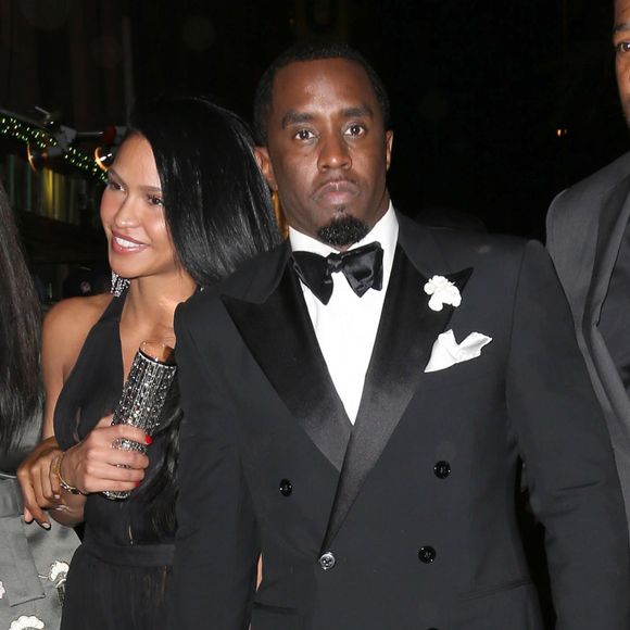 Parmi eux, un escort prénommé Daniel Phillip, qui affirme avoir été payé plusieurs milliers de dollars - par la star entre 2012 et 2013 pour avoir des relations sexuelles en sa présence avec son ex-compagne Cassie, alias Cassandra Ventura, qui fut l'une des premières à l'attaquer en justice.

P.Diddy (Sean Combs) et son ex-compagne Cassie - Arrivée des people à l'after-party de la soirée Costume Institute Gala 2015 (Met Ball), organisée par Rihanna, à la boîte de nuit "Up & Down" à New York, le 4 mai 2015. (FAMEFLYNET / BESTIMAGE).