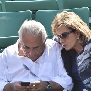 Dominique Strauss Kahn et sa compagne Myriam L'Aouffir assistant aux Internationaux de France de Tennis à Roland Garros à Paris, le 30 mai 2015.