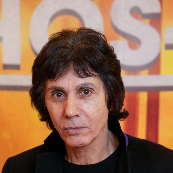 Jean-Luc Lahaye est un chanteur emblématique des années 80 avec des tubes tels que "Femme que j’aime" ou "Papa chanteur".

Jean-Luc Lahaye, lors de la générale de presse de la troupe " Les Échos-Liés " (gagnants de l'émission " Un Incroyable Talent " sur M6) au Théâtre des Variétés à Paris.

© Anne-Sophie Guebey / Bestimage