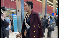 Pour certaines, comme Charlène Laurin (Miss Bourgogne), c’était une grande première : leur tout premier vol !

Angélique Angarni-Filipon (Miss France 2025) et les 30 candidates de Miss France 2026 quittent Paris pour leur voyage en Martinique. Aéroport d'Orly, le 9 novembre 2025. © SIPA/Laurent Vu "via Bestimage"