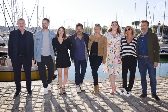Xavier Deluc, Emmanuel Moire, Clémence Lassalas, Kamel Belghazi, Julie Debazac, Charlotte Gaccio, Ingrid Chauvin, Alexandre Brasseur DEMAIN NOUS APPARTIENT 
Le festival de fiction TV de La Rochelle samedi 17 septembre 2022. © Christophe Aubert via Bestimage