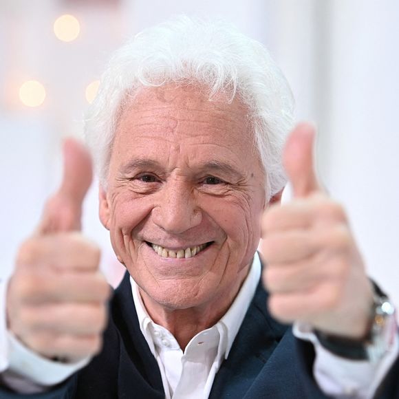 Gérard Lenorman - Enregistrement de l'émission "Vivement Dimanche" présentée par M.Drucker et diffusée le 30 janvier sur France 2. Le 21 janvier 2022 © Guillaume Gaffiot / Bestimage