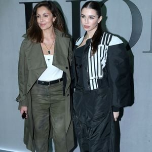 Nadia Farès et sa fille Shanna Leelee Chasman - Célébrités au Défilé de Mode Dior, Prêt-à-porter Automne / Hiver 2025-2026 dans le cadre de la Fashion Week de Paris, France, le 04 Mars 2025. © Bertrand Rindoff / Bestimage